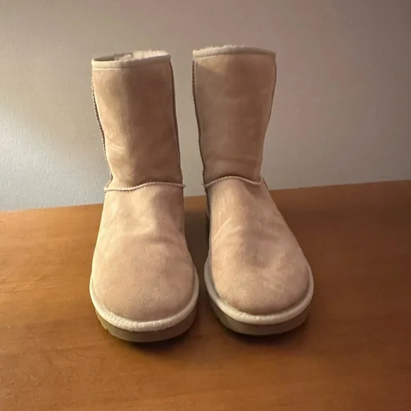 UGG Tan Winter Boots with Suede Exterior and Plush Lining - Picture 1 of 7